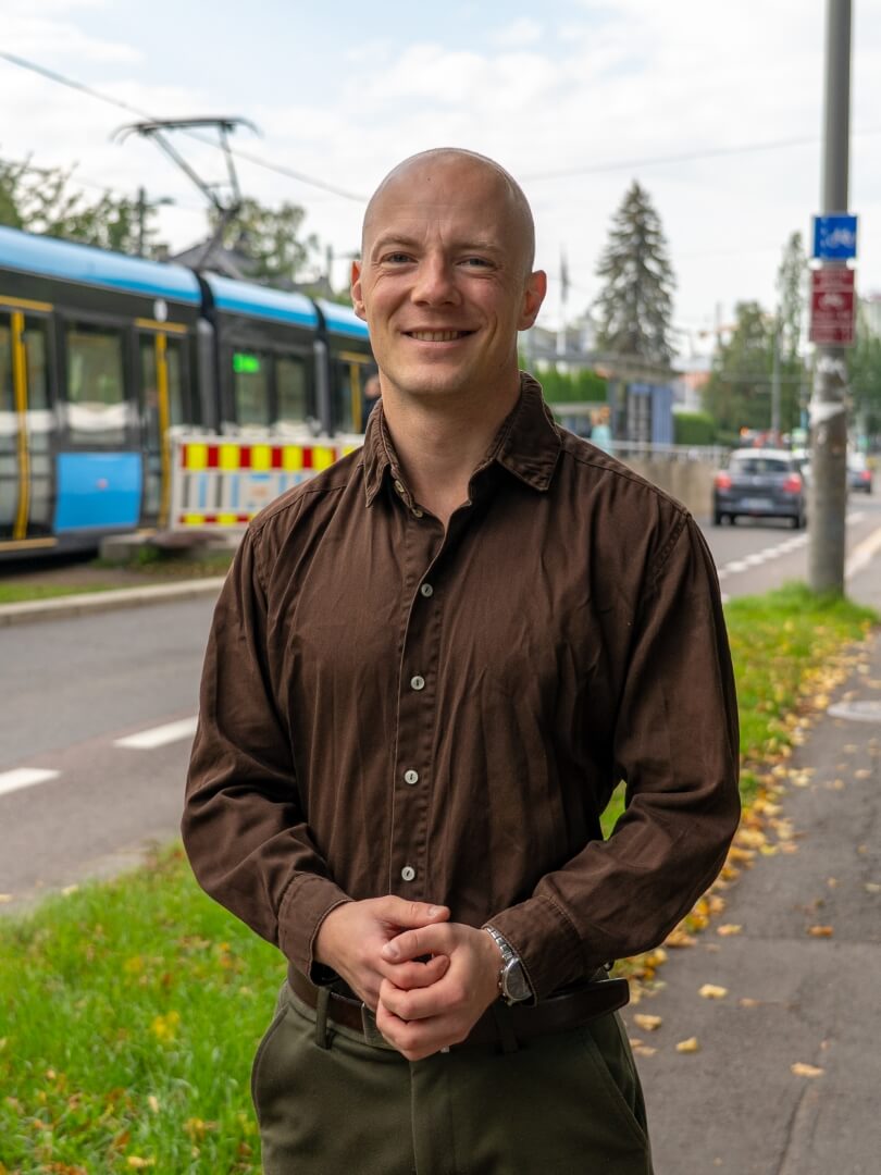 Portrettfoto i med fokus på miljø, fotografi av Storvik & Bjerkeng