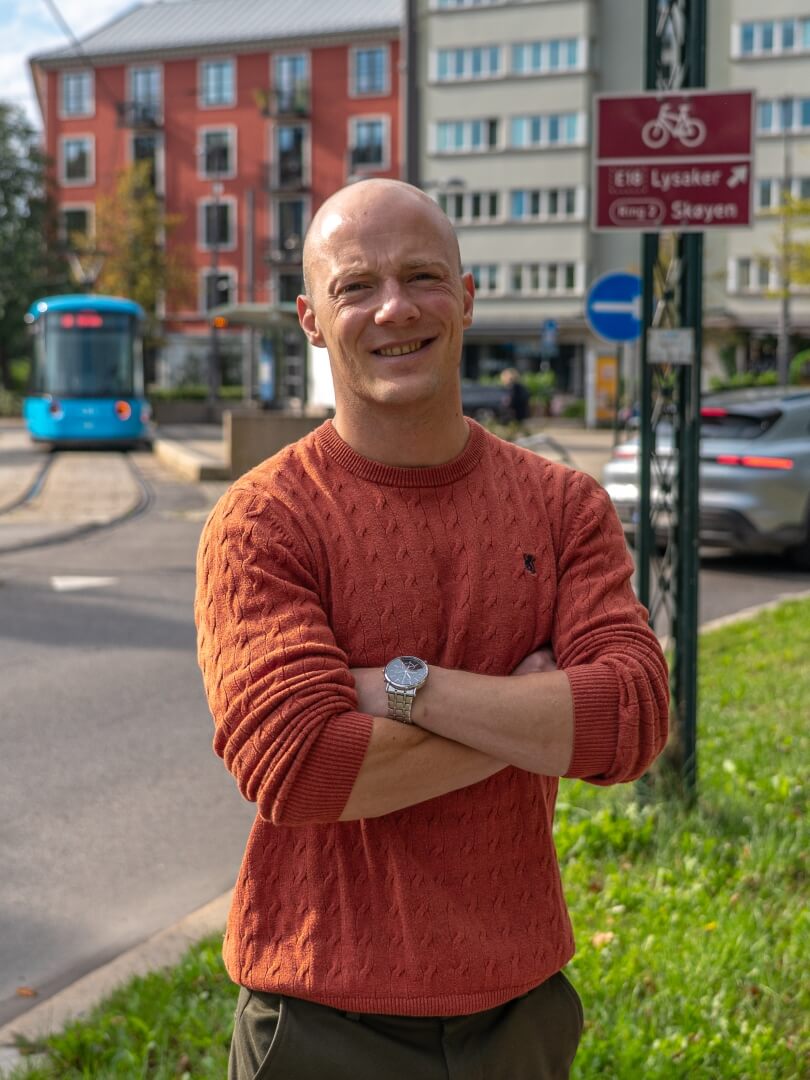 Portrettfoto i arbeidsmiljø, fotografi av Storvik & Bjerkeng